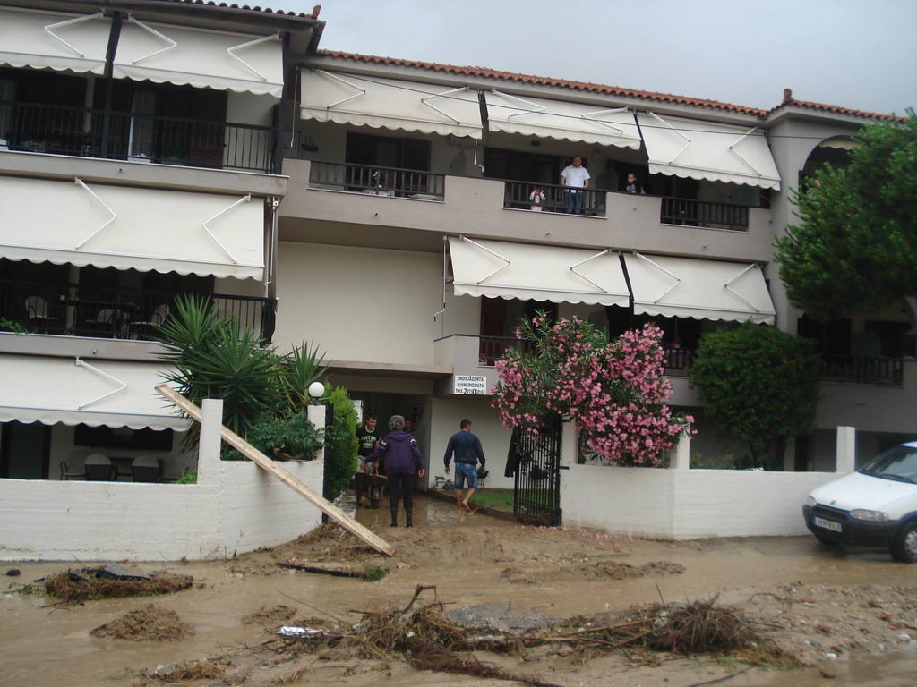  Nikiti posledice nevremena 